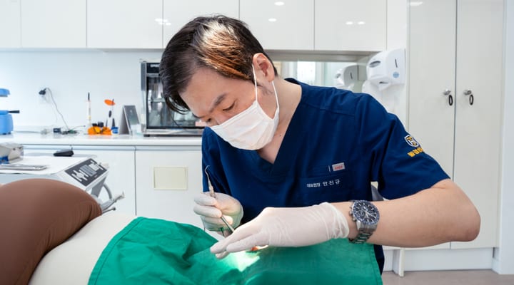 임플란트를 즉시 식립하는 고난이도 시술